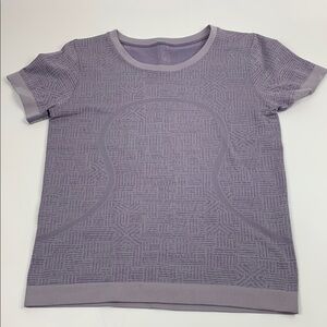 Lululemon Swiftly Tech lavender Purple Short Sleeve Top Sz 6 Medium with stretch
